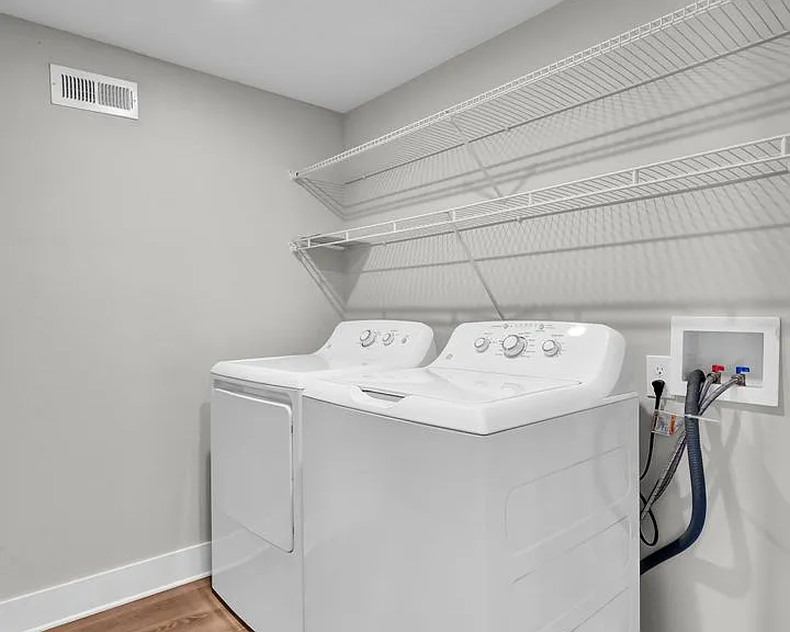 309 E Spring St — Photo 16