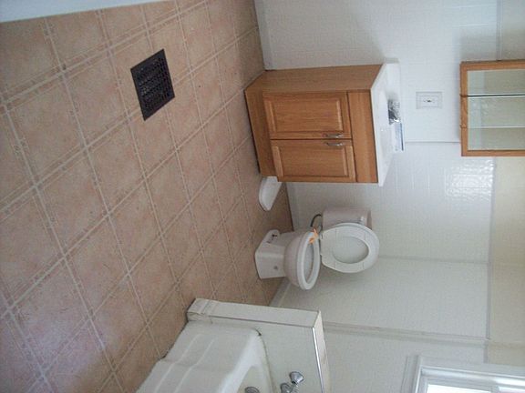 3rd image of 211 W Miller Ave