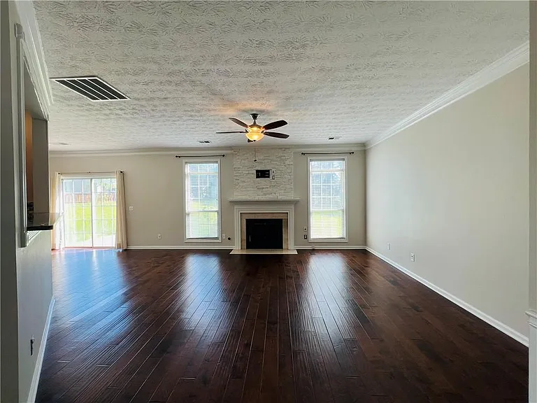 156 Weatherstone Dr — Photo 4
