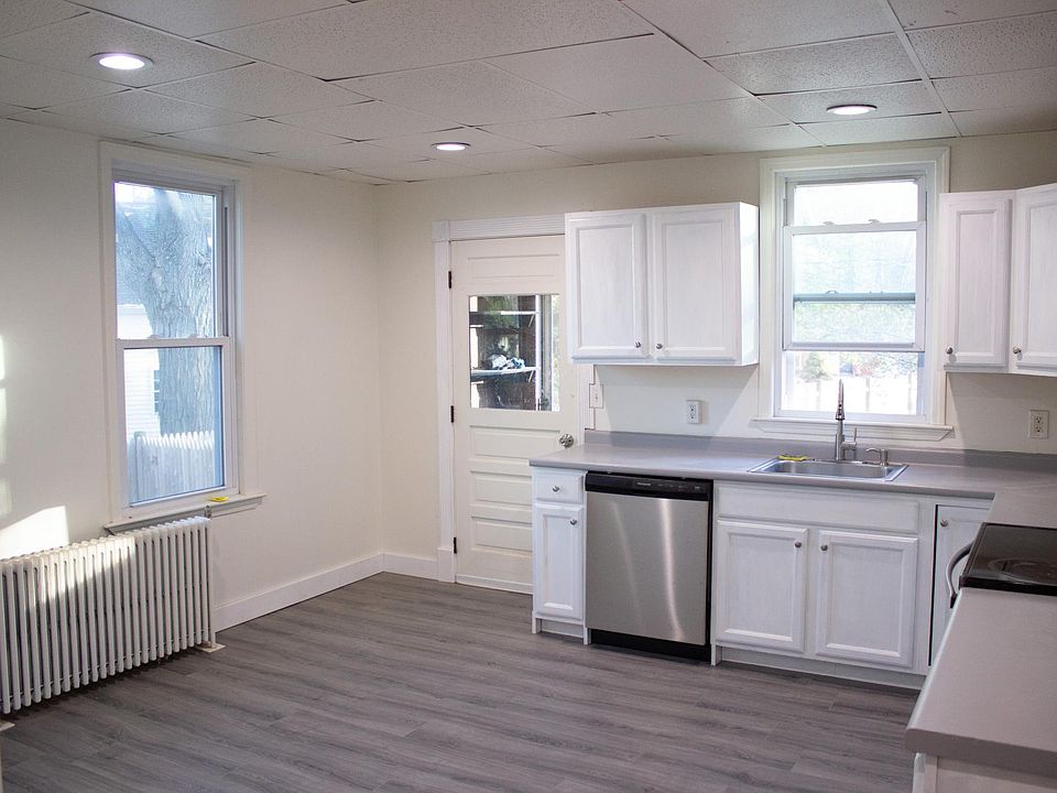 Eat-in Kitchen