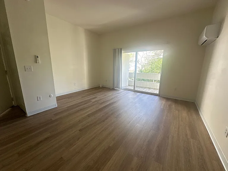 University Park Apartments near Cornell University — Photo 260
