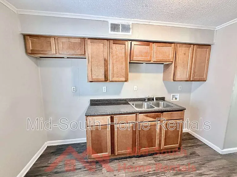 3191 Parham St — Photo 9