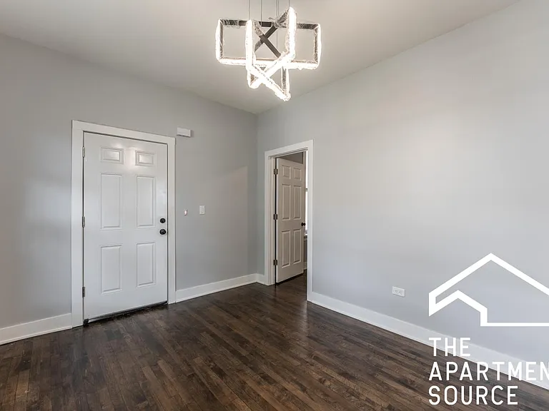 1922 N Wilmot Ave #1 — Photo 4