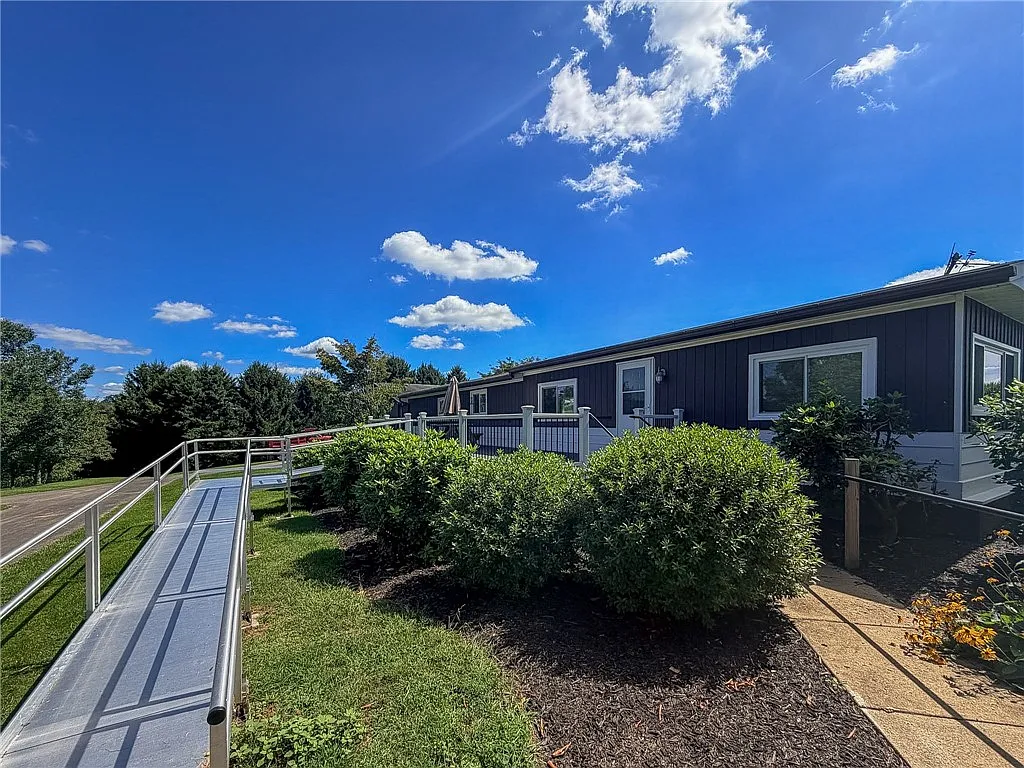 2 bed, $1,200 — Photo 3