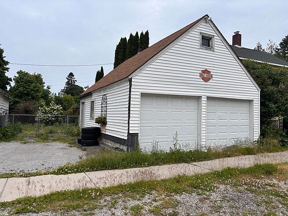 3rd image of 605 W Miller St