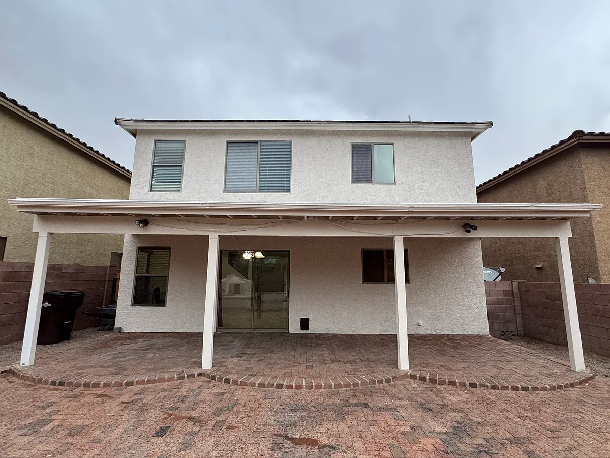 Building Photo - 683 W Flaming Arrow Dr