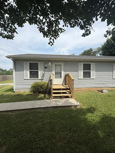 705 W Maple St #A Photo 1