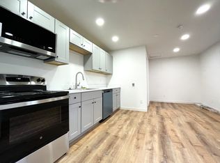 704 NE 53rd St #2, Seattle, WA 98105