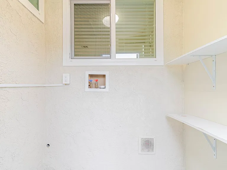 6539 Coldwater Canyon Ave — Photo 28