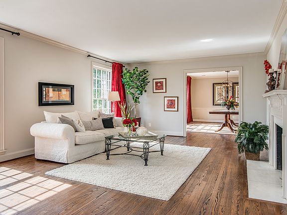 4th image of 404 W Hillwood Dr