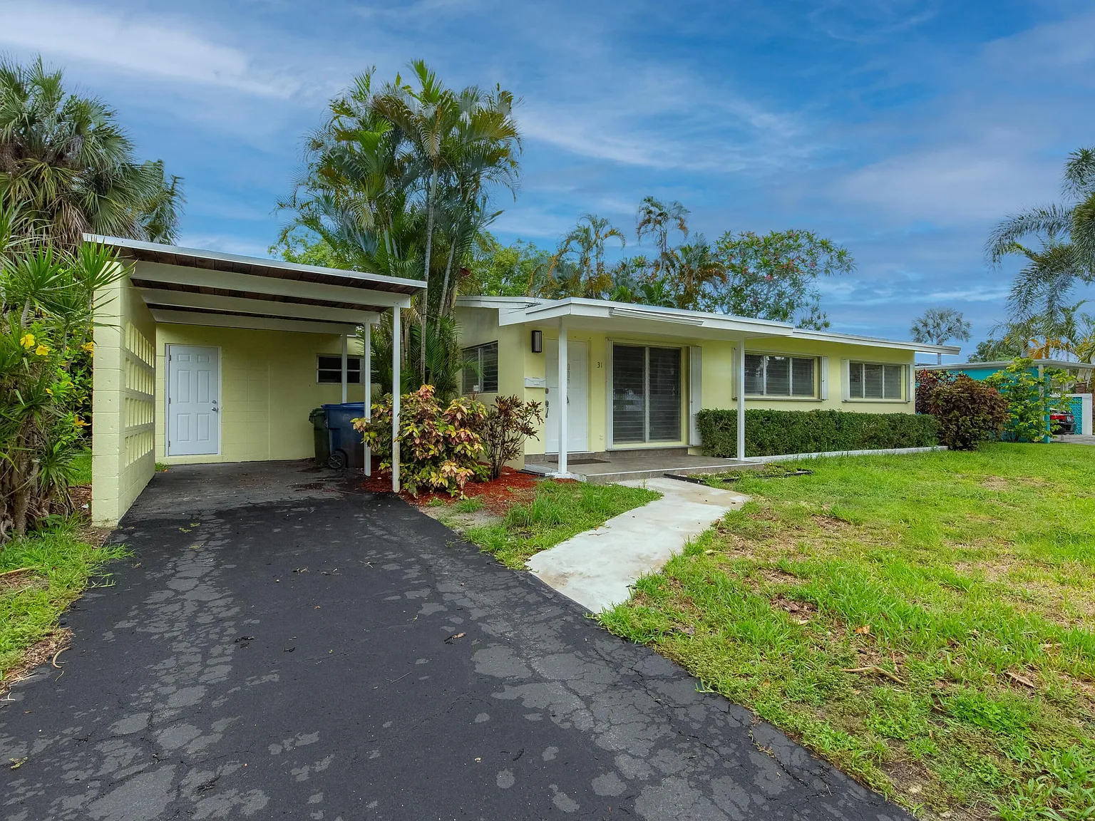 3 bed, 2.0 bath, 1612 sqft, $3,750 — Photo 2