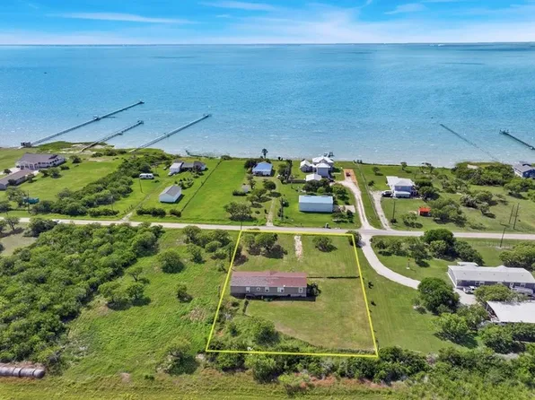 1903 1st St, Bayside, TX 78340