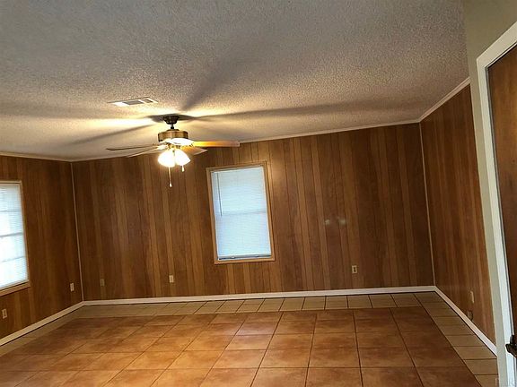 4th image of 3403 Greenbriar Cir APT A