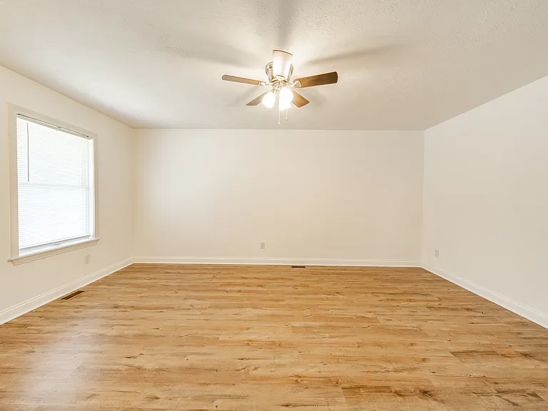 1015 N Gale St — Photo 19