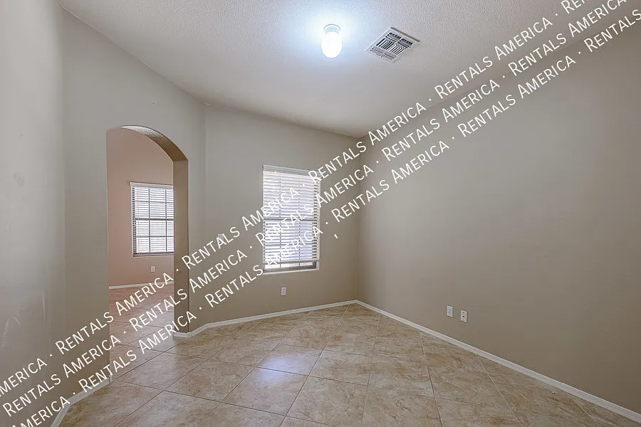 Gorgeous 4/2.5 w/ Den + Loft + Pool in Surprise!! — Photo 4