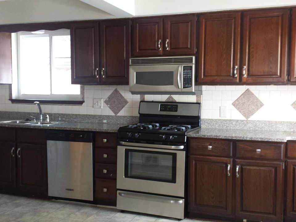 Kitchen with Granite counter top/newer stainless appliances room size 11' x 20'6"