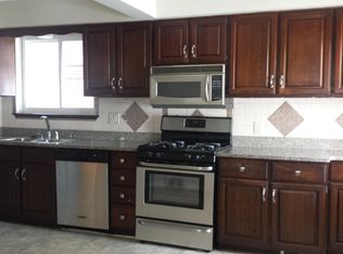 662 Pinecrest Dr, Ferndale, MI