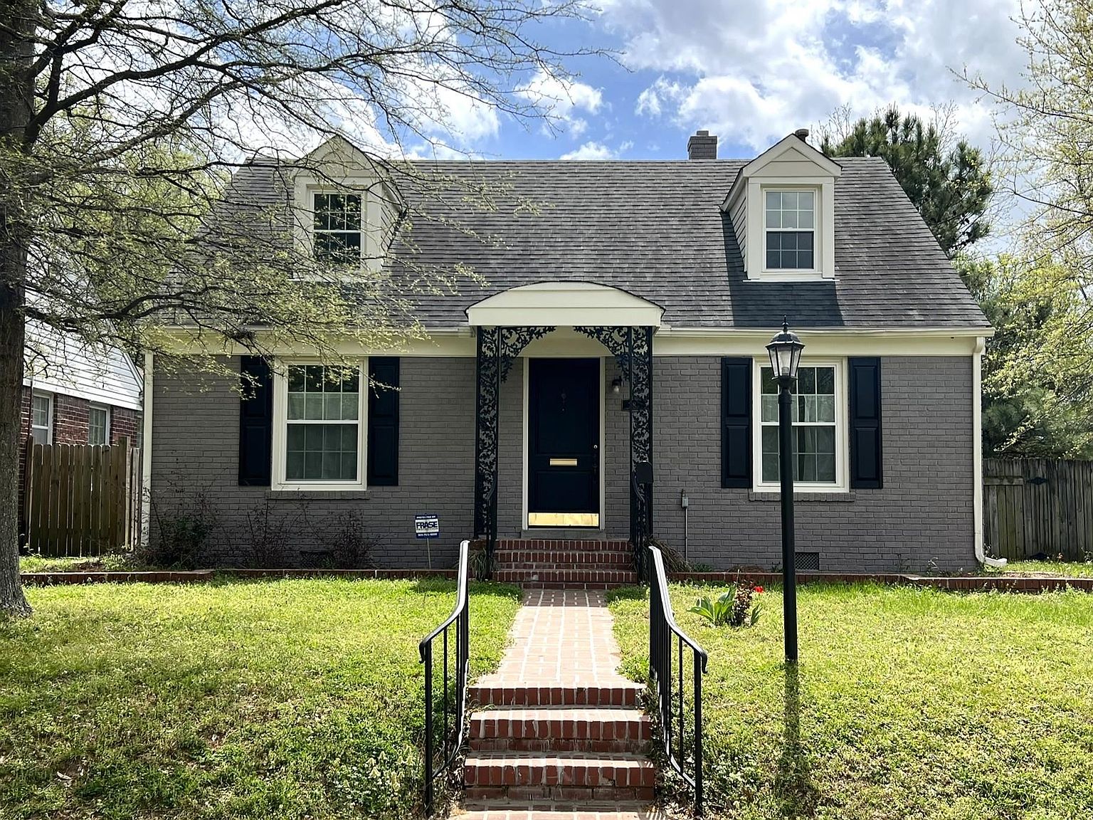 381 Holmes Cir