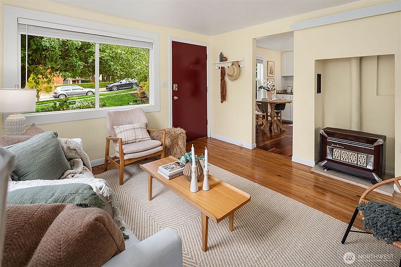 5th image of 4719 S Pearl Street
