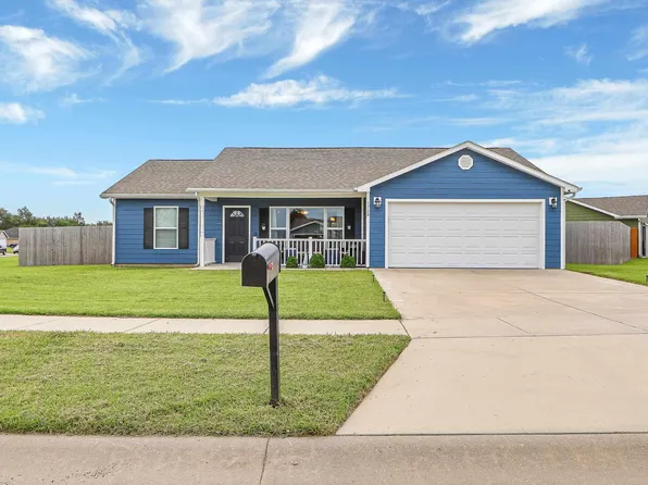 1728 W 14th Street Pl, Junction City, KS 66441