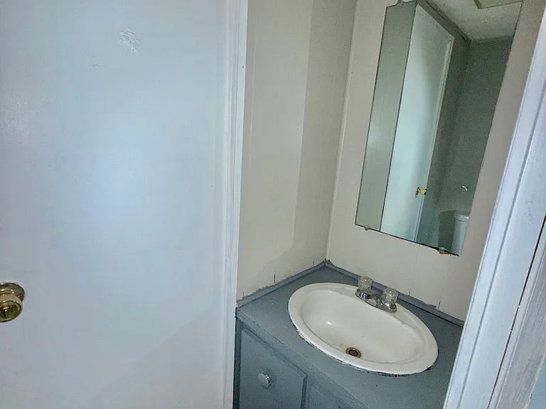 106 Goddard Ln — Photo 2