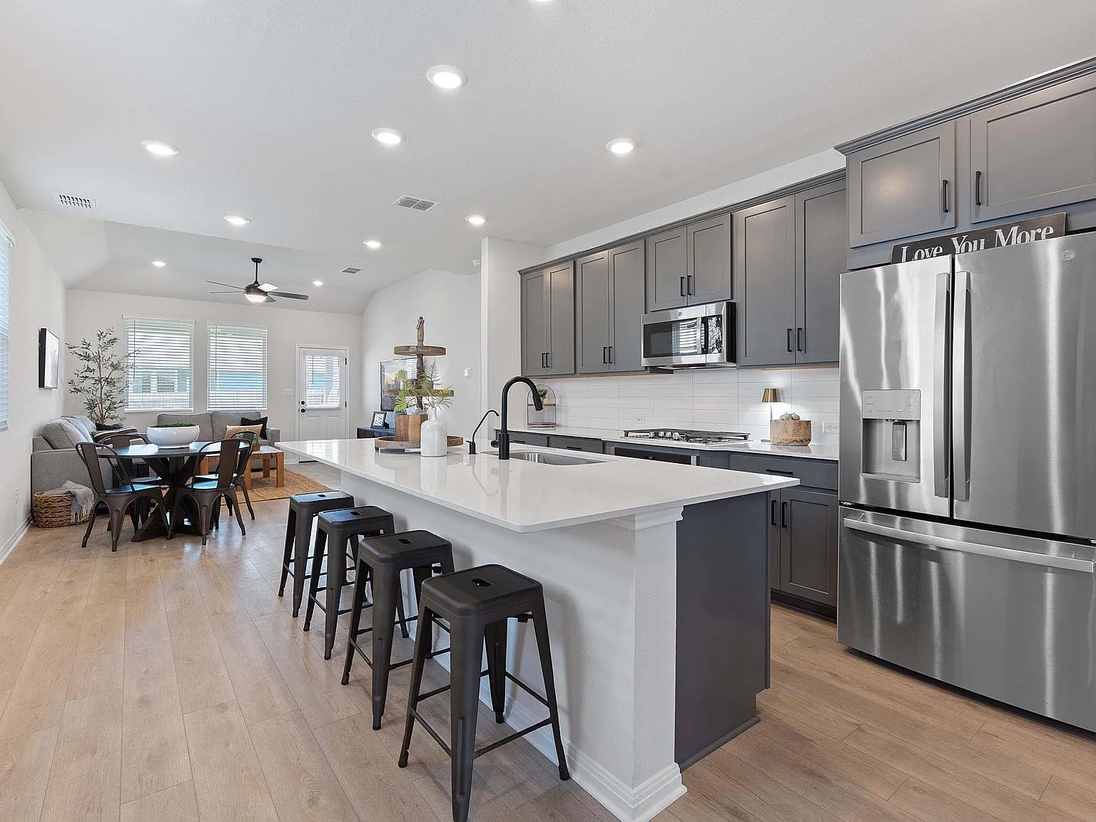 3 bed, 2.5 bath, 1975 sqft, $2,800 — Photo 4