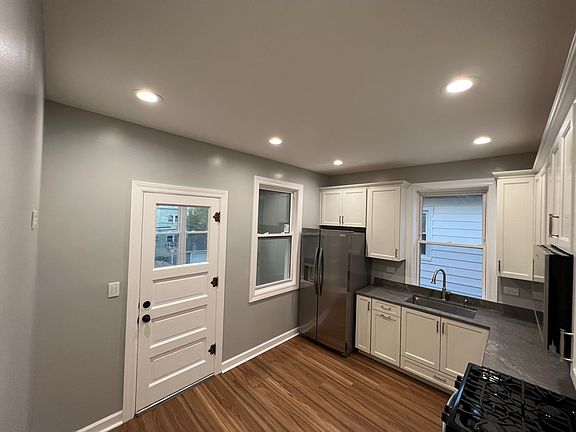 4th image of 5218 W Berteau Ave