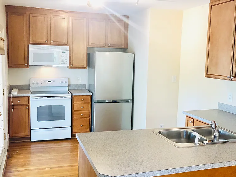 1937 Fairfield Dr #D — Photo 8