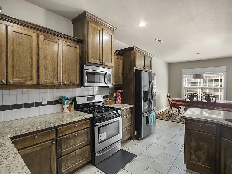 2505 SW Worthington Ave — Photo 2