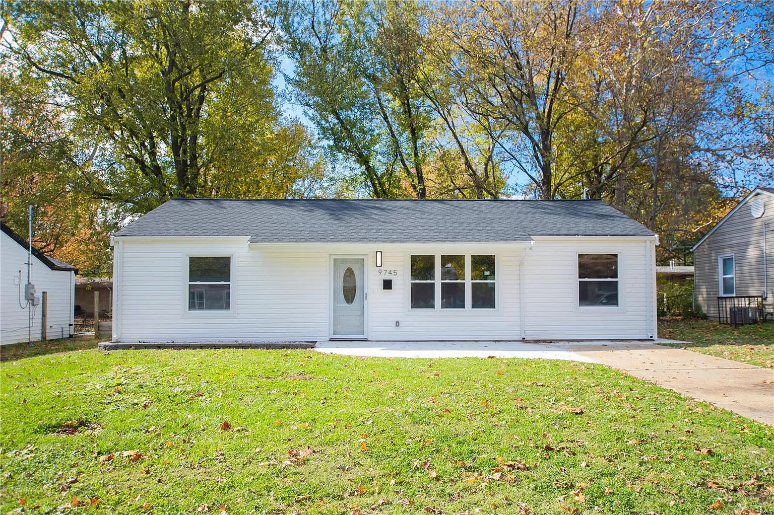 9745 Dennis Dr photo 1