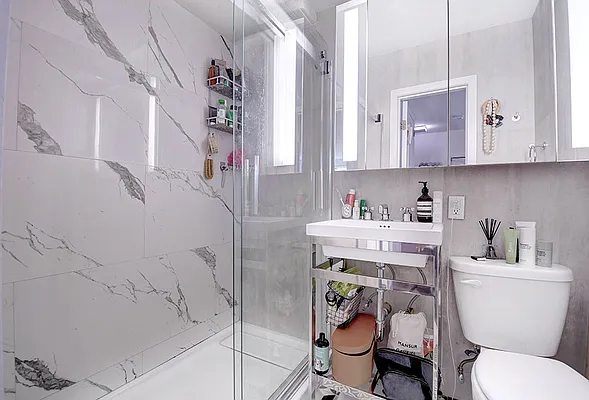 Rented by Urbane Brokerage | media 9