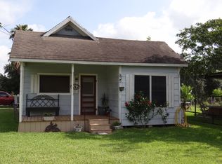 805 E Main St, Skidmore, TX 78389