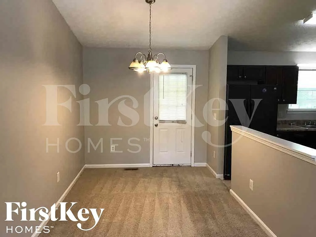 3 bed, 2.5 bath, 1572 sqft, $2,045 — Photo 4