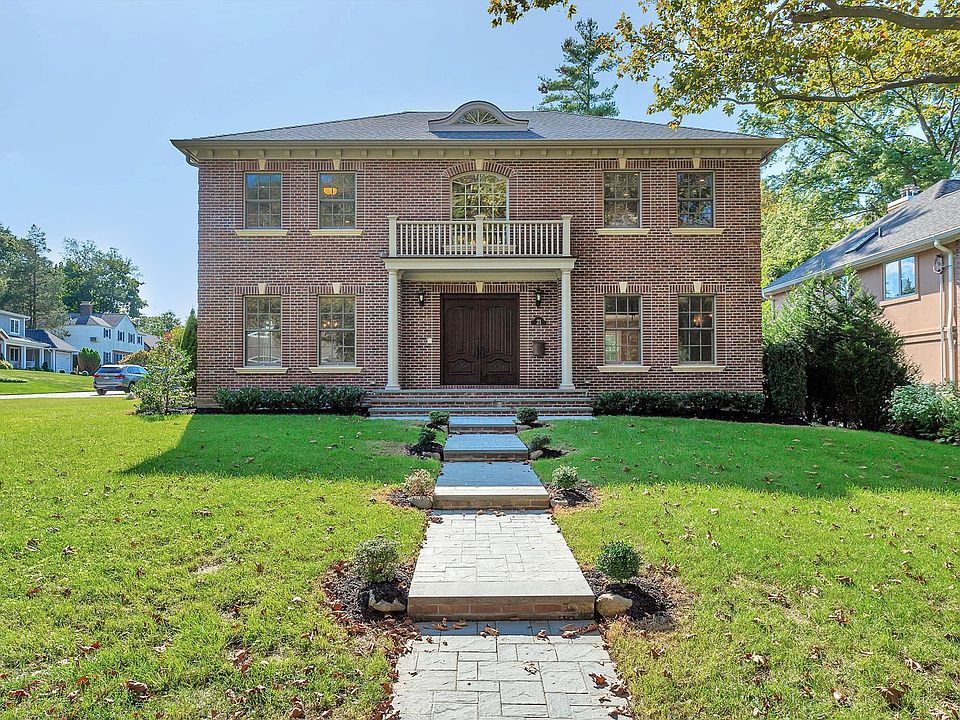 1st image of 21 Center Dr