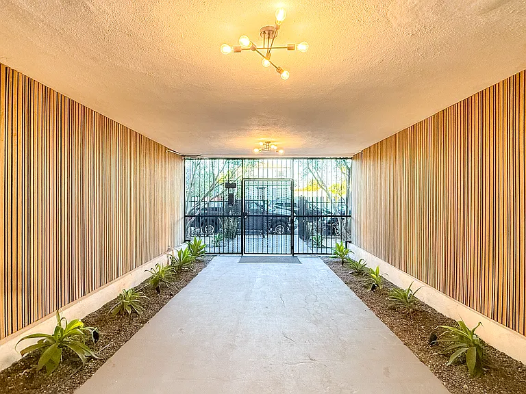2233 S Ridgeley Dr #301 — Photo 19