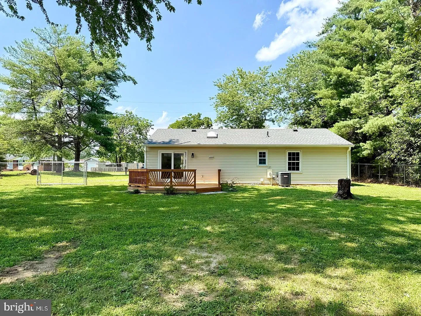 3 bed, 1.0 bath, 1204 sqft, $2,500 — Photo 3