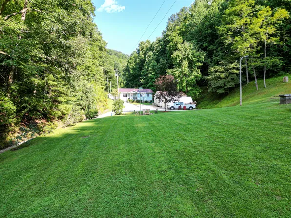 207 Lockard Holw, Jackson, KY 41339