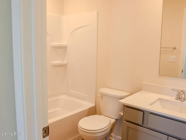 8300 Fairmount Rd — Photo 22