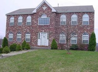 302 Holly Ridge Dr, Glenshaw, PA