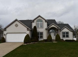 2903 Brookfield Dr, Barberton, OH 44203
