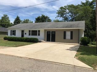 15 Garfield Ave, New Concord, OH 43762