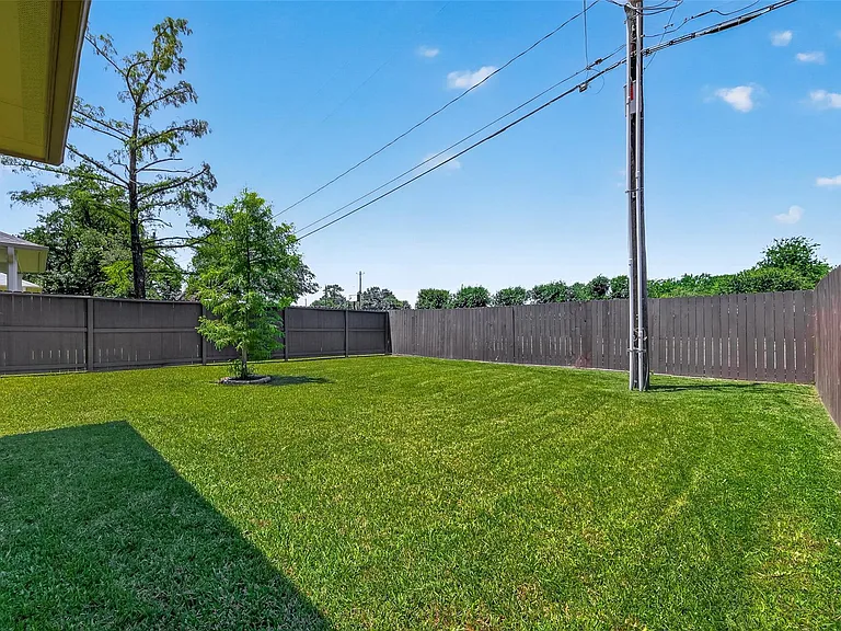 2211 Silverbonnet St — Photo 36