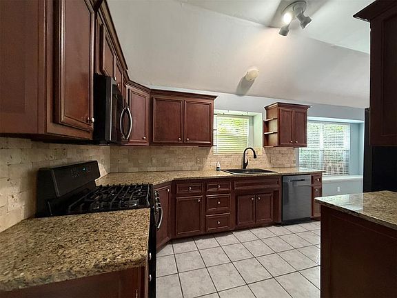 3rd image of 1801 Del Simmons Dr