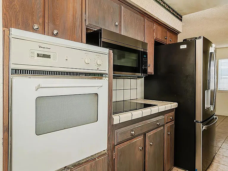4411 N Winery Ave — Photo 16