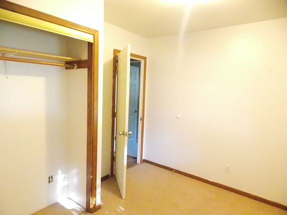 5th image of 2401 Willow Ln