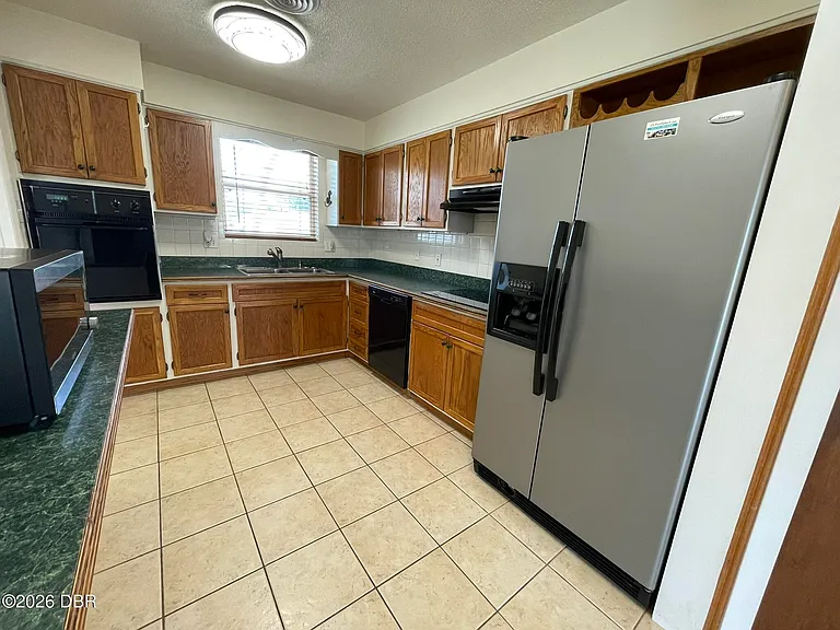 135 Kent Dr — Photo 6