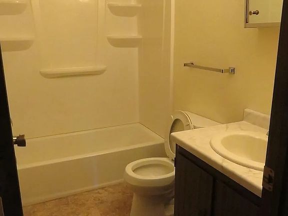 4th image of 502 2nd Ave SW #6