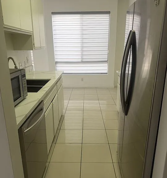 500 S Berendo St #210 — Photo 11