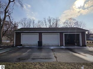 105 W Jefferson St, Coleman, MI 48618