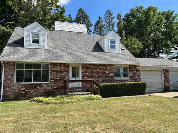 508 Cherry St, Linden, MI 48451